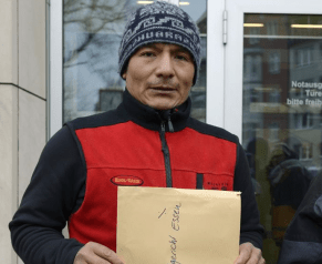 Fotografía campesino peruano Saúl Luciano Lliuya, que hoy ha acudido a la justicia alemana para denunciar gigante eléctrico alemán RWE.EFE