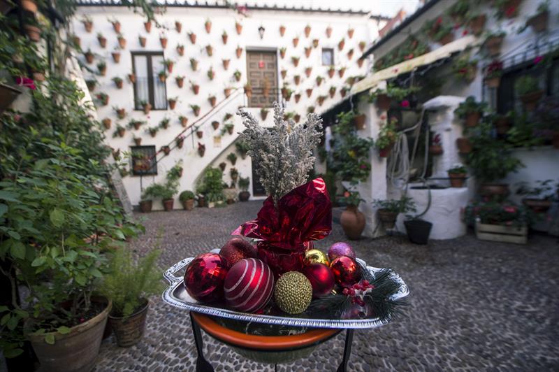 Ambiente navideño en un patio de Córdoba. En algunos puntos de Andalucía  se alcanzarán casi los 20 grados. 