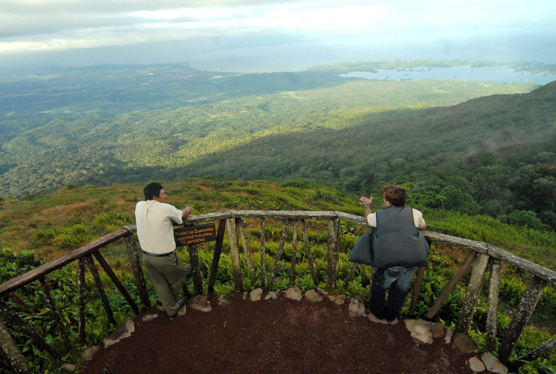 paisaje desde un mirador de la reserva natural volcán Monbacho