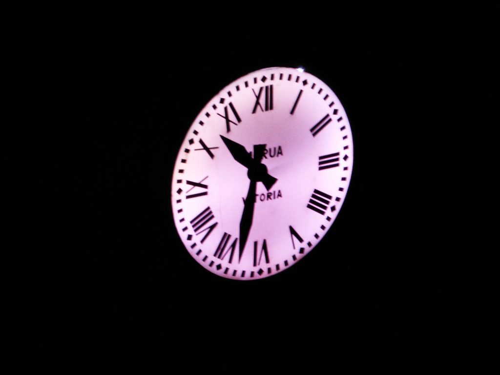 Reloj en Vitoria, tiempo, cambio de hora. #FotoLarena para @efeverde