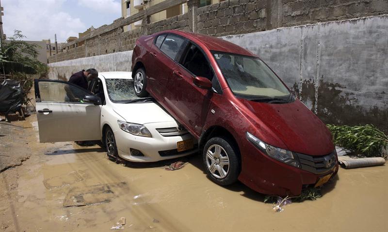 desastres provocados por las lluvias monzónicas en Karachi (Pakistán)