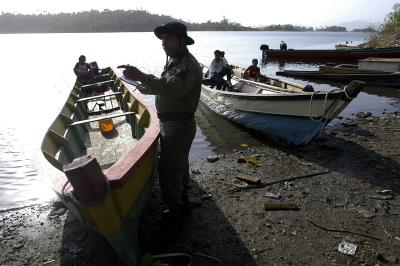 Pescadores del lago Bayano.