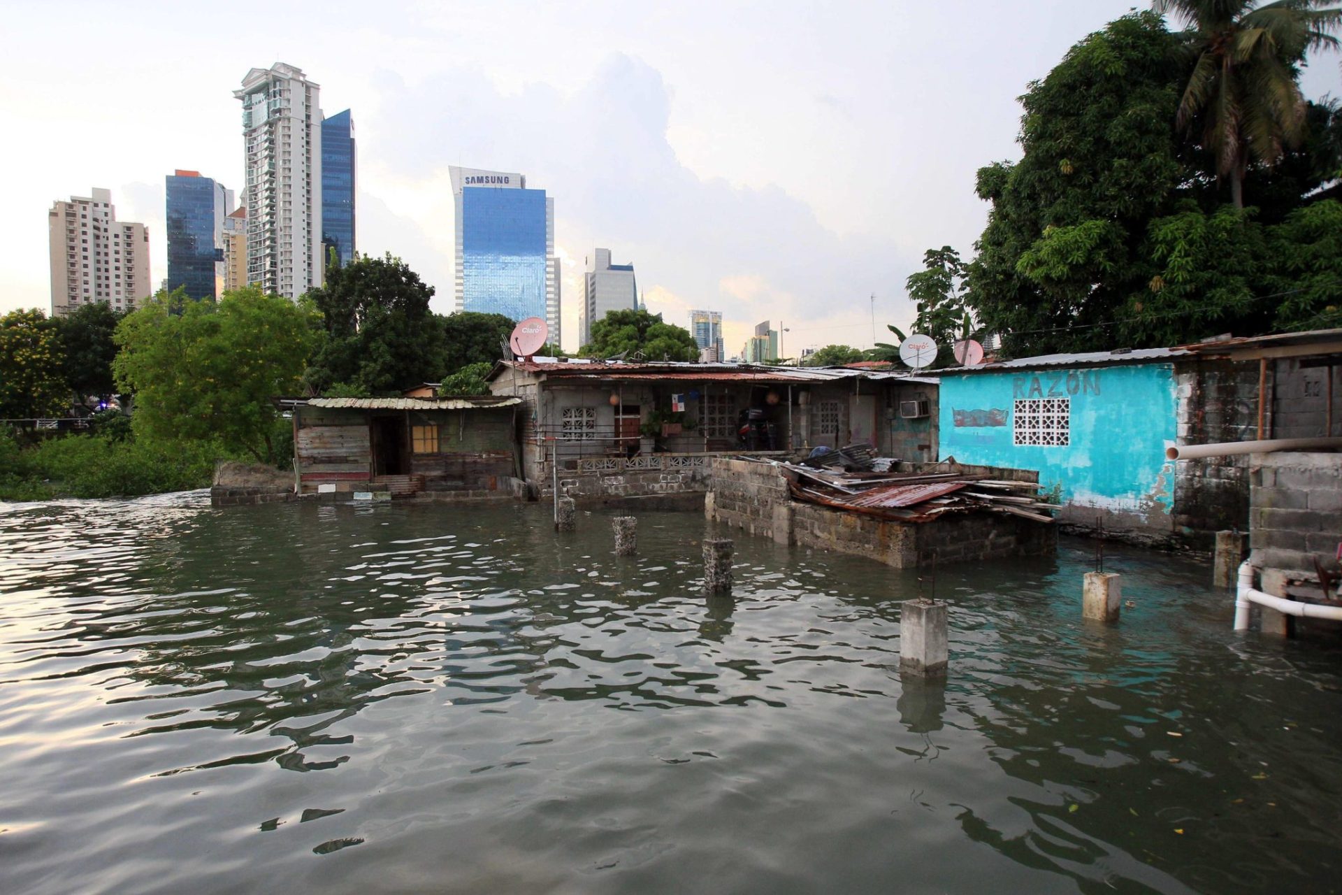 Un área inundada en el barrio de Boca La Caja, en Ciudad de Panamá.