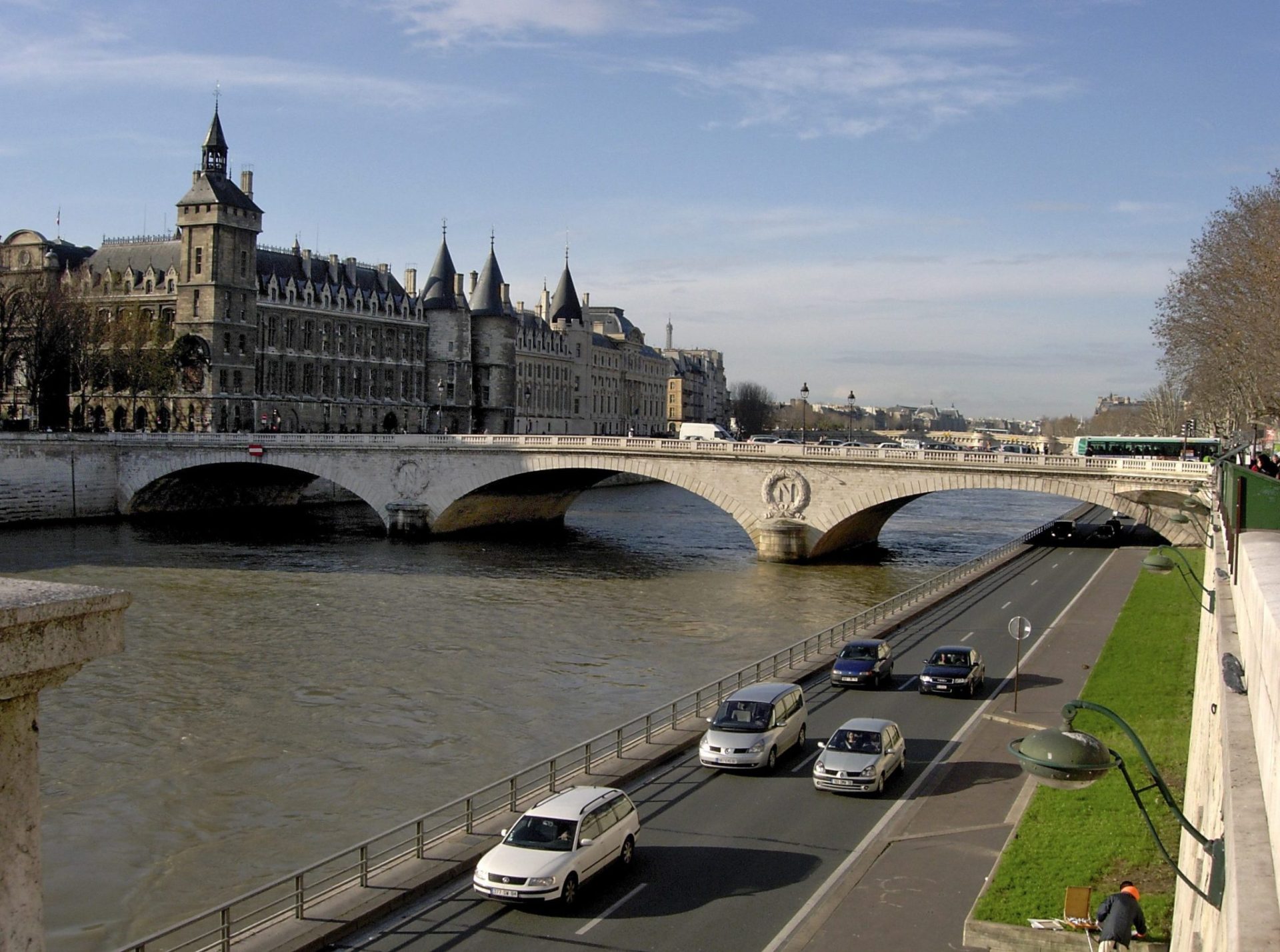 Vista del Pont Neuf, el puente sobre el Sena más antiguo de París.