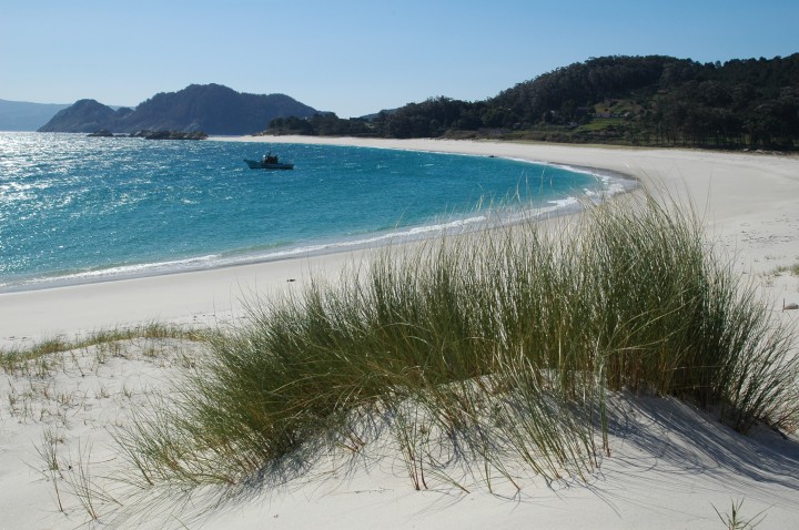Parque Nacional de las Islas Atlánticas, situado en la Comunidad de Galicia, está formado por las islas Cíes, Ons, Sálvora y Cortegada con una extensión de 1.194,8 hectáreas de superficie terrestre y 7.285,2 hectáreas de superficie marina. Es el décimo parque nacional más visitado de España y es el único parque nacional de Galicia.