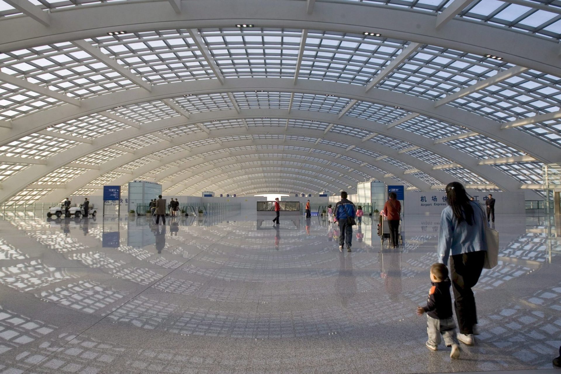 Terminal del aeropuerto de Pekín, donde se han cancelado vuelos por la contaminación.