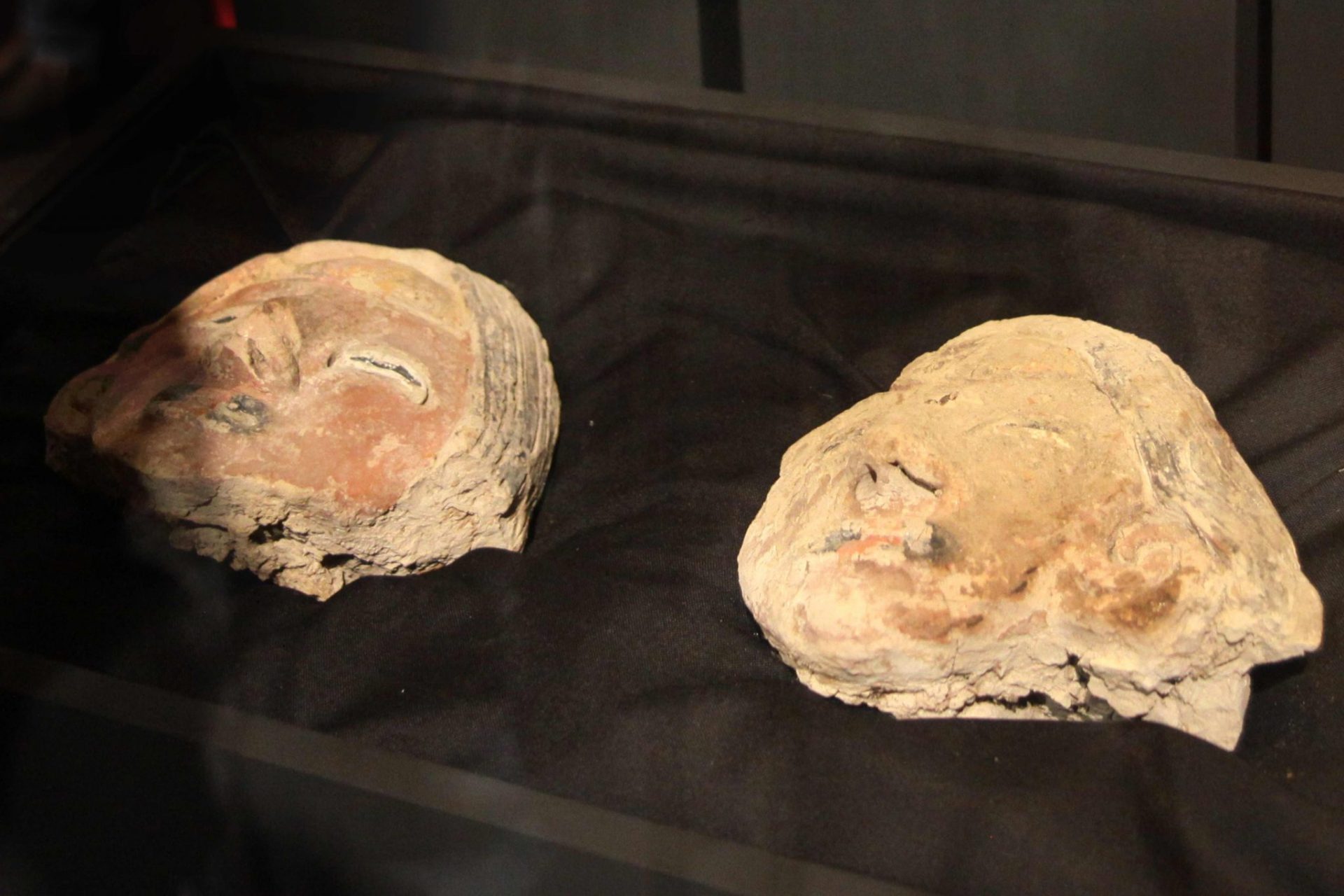 Dos cabezas encontradas en el yacimiento peruano de Caral.