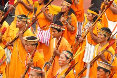 Indígenas Asháninka, miembros de las Autodefensas de la Selva Central del Perú.
