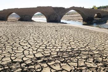 Sequia Villanueva del río Pisuerga.EFE/Brágimo