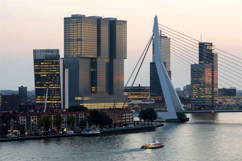 ROTTERDAM, 24/10/2013.- Fotografía facilitada por el estudio arquitectónico OMA. La ciudad de Rotterdam cuenta con un nuevo icono urbanístico, firmado por el arquitecto holandés Rem Koolhaas y su oficina OMA, que alberga una auténtica "ciudad vertical" de dimensiones sobrecogedoras y atrevimiento arquitectónico. EFE (SOLO USO EDITORIAL)