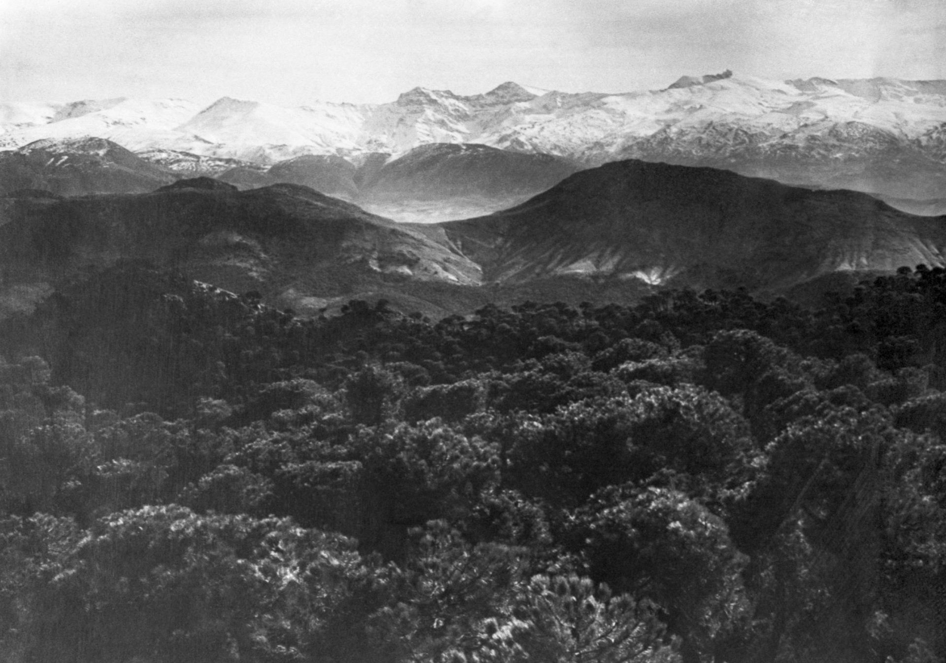 ALFAGUARA (GRANADA), (sin fecha, hacia década 1930).- Vista de Sierra Nevada desde el sanatorio de Alfaguara. EFE