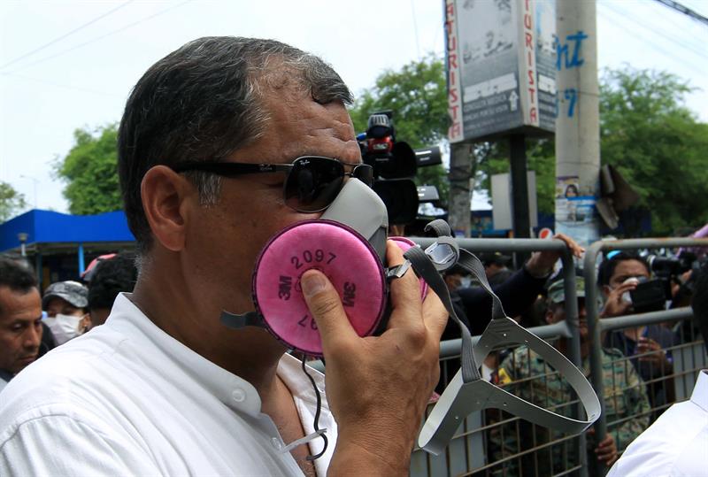 Santos en Tarqui, barrio de Manta que  recorrió junto al presidente colombiano Juan Manuel Santos. 