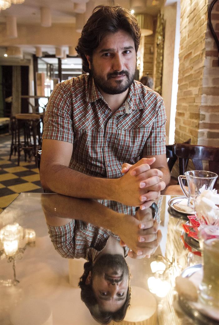El fotógrafo Sergio Caro, coautor de la serie documental  "La vida en llamas". 