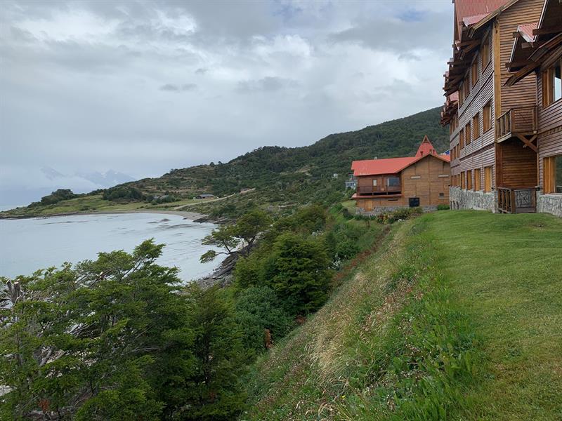 Vista general este 29 de diciembre de 2018 en Ushuaia (Argentina), antes de que un grupo de expedicionarias emprendan su viaje a la Antártida. Ochenta mujeres de diversas disciplinas de todo el mundo se embarcarán este 31 de diciembre hacia la Antártida en una travesía para visibilizar el liderazgo femenino en asuntos de interés global como el desarrollo sostenible y la mitigación del cambio climático. El recorrido, que se extenderá hasta el 19 de enero y contará con la participación de Christiana Figueres, destacada líder de la lucha contra el cambio climático y el empoderamiento femenino, es el colofón de la tercera edición del programa australiano Homeward Bound. EFE/Diana Tinjaca