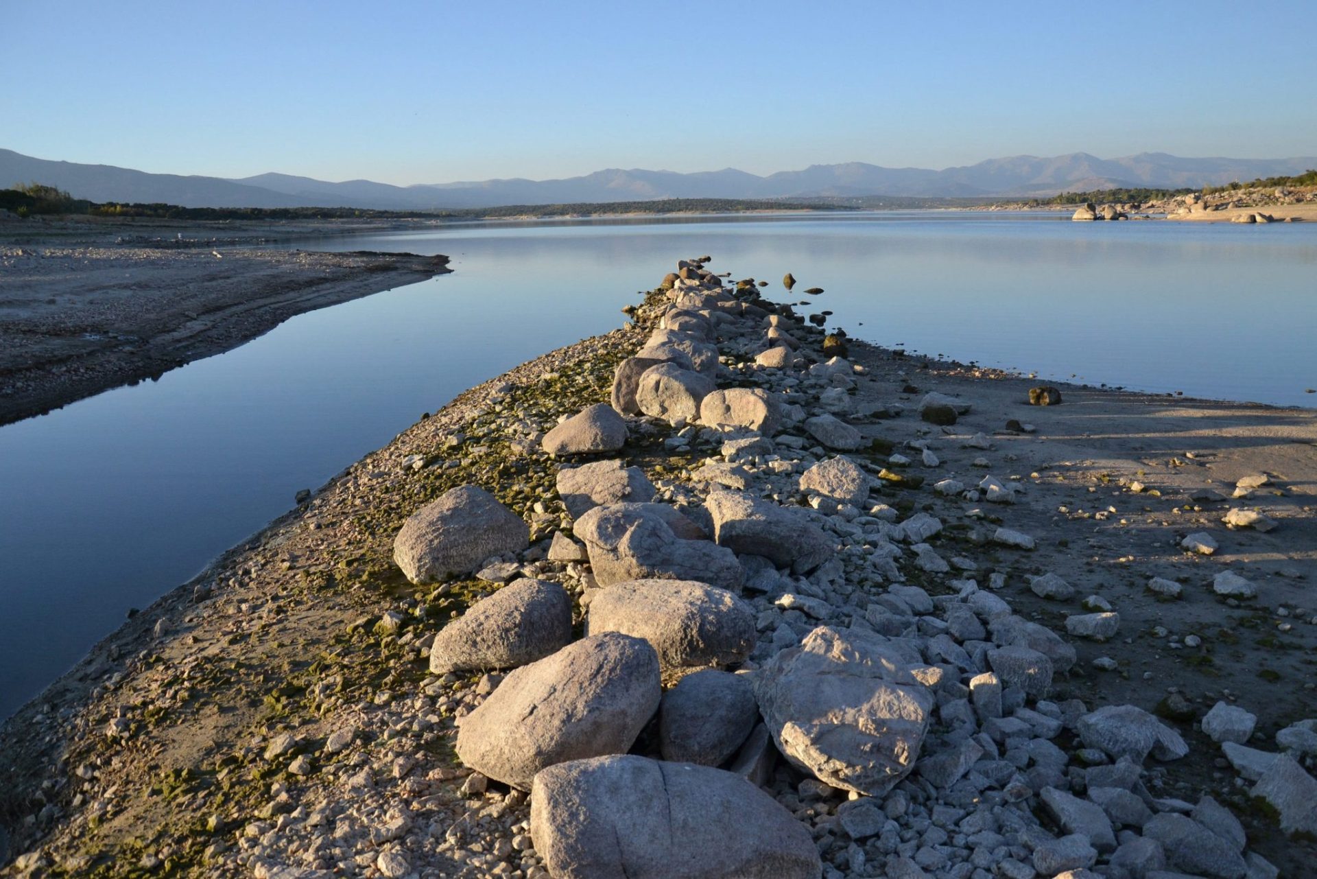 Un tercio de los españoles frenaría la economía para lograr la sostenibilidad ambiental.