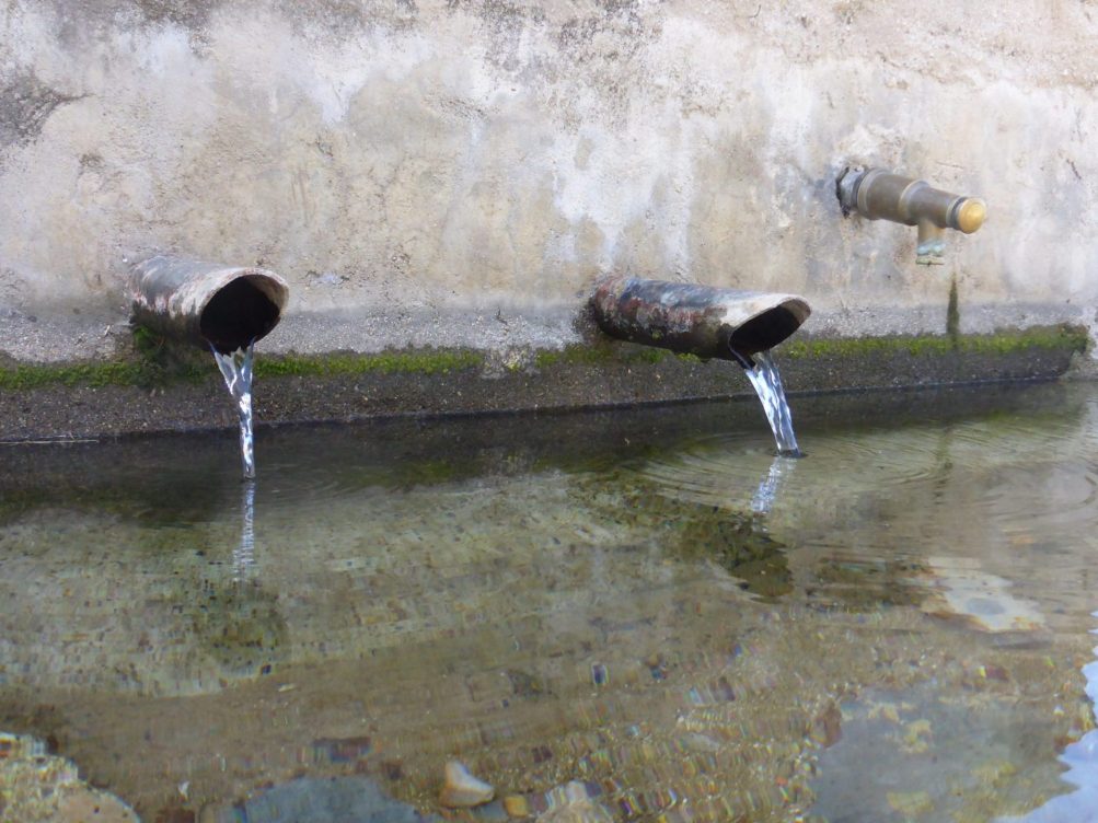 Una fuente de agua potable.