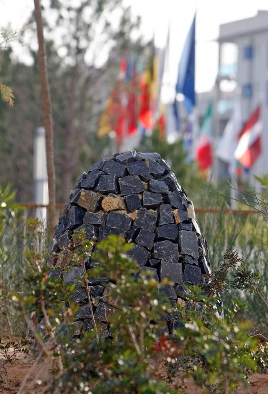 Madrigueras para fauna autóctona en el jardín del edificio del OAMI, en Alicante