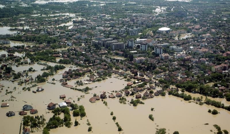 Vista aérea de la ciudad de Obrenovac (Serbia) este lunes 19 de mayo del 2014.