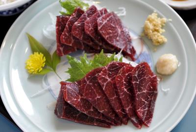 Un plato de carne de ballena. EFE