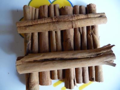 Los aceites esenciales, como el de la canela, son agentes potenciales del control de microorganismos, debido a sus propiedades antimicrobianas.