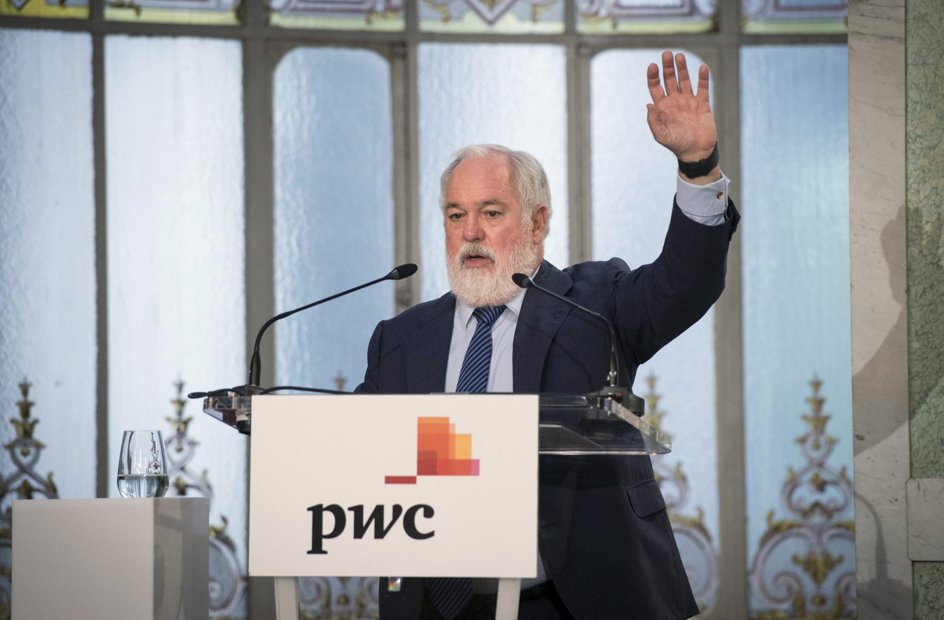 Cañete cree que seguirá habiendo políticas "ambiciosas" en renovables en EEUU.