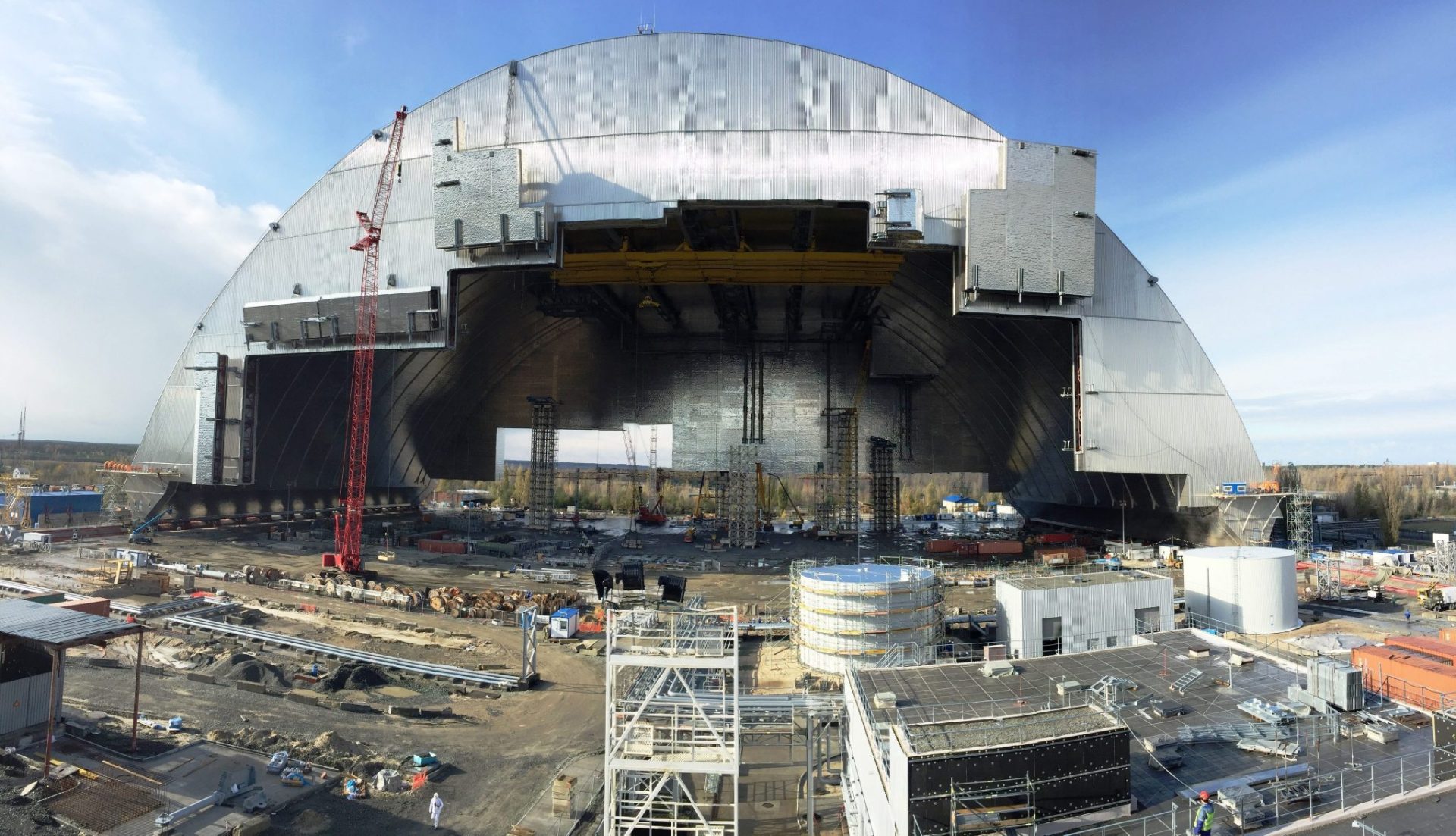 Construcción del nuevo confinamiento de seguridad sobre la planta nuclear de Chernóbil (Ucrania)