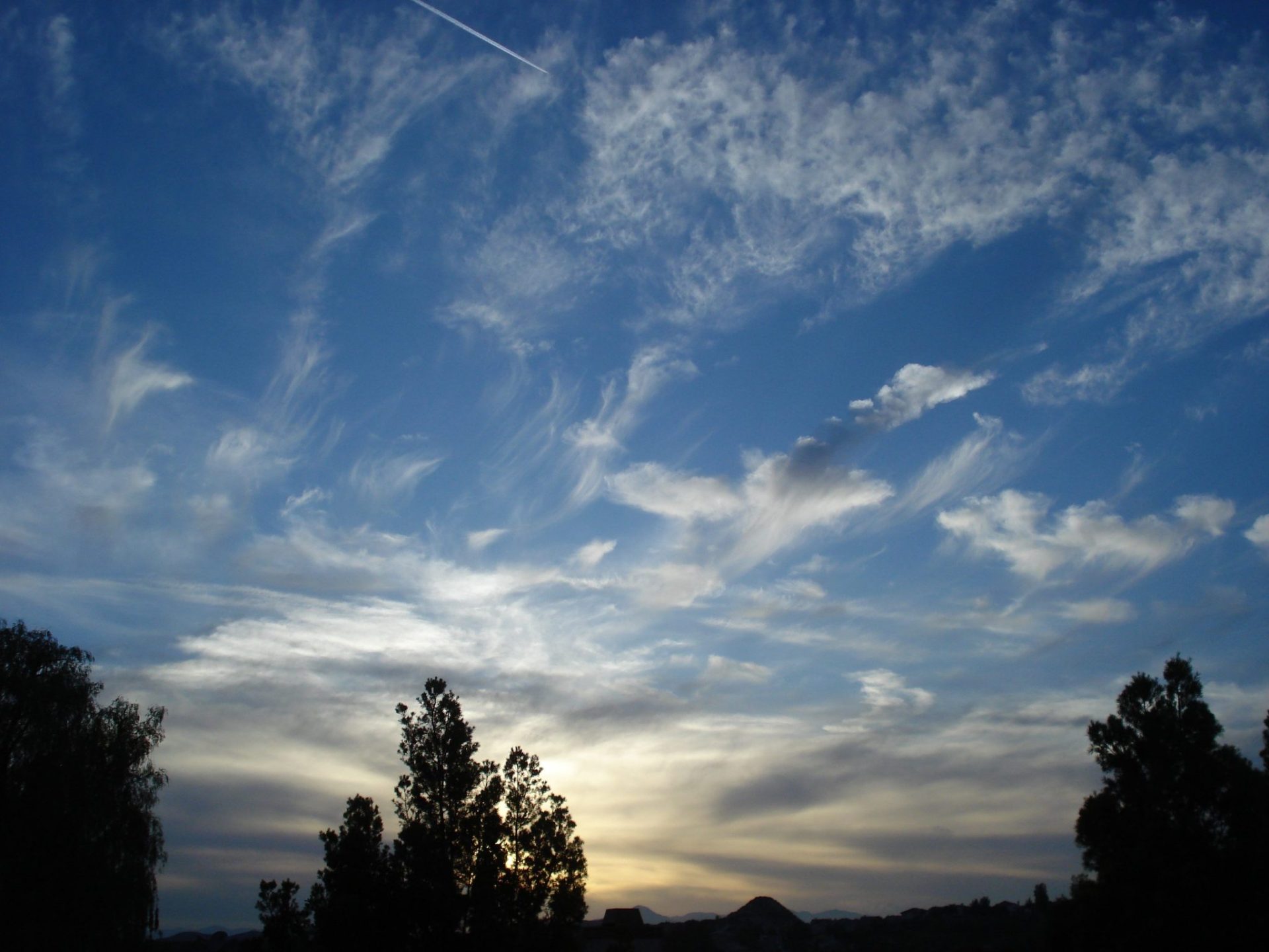 Juego de diferentes nubes sobre el cielo de Santa Clarita, en California. Foto cedida 