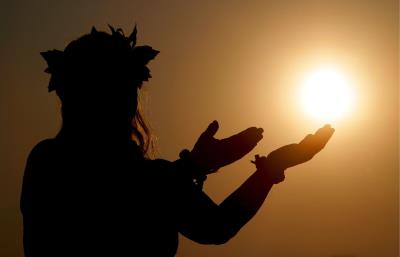 Danza del sol, tradicional de Hawai. 