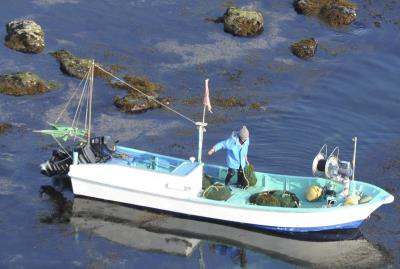 Un pescador de Katsuura, al sur de Fukushima (Japón), poco después del terremoto y el tsunami de 2011.