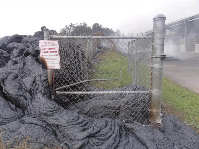 La lava del Kilauea traspasa todo lo que encuentra a su paso.