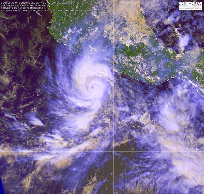 Imagen difundida este lunes 21 de octubre de 2013, del huracán "Raymond" tomado por el satélite Poes.