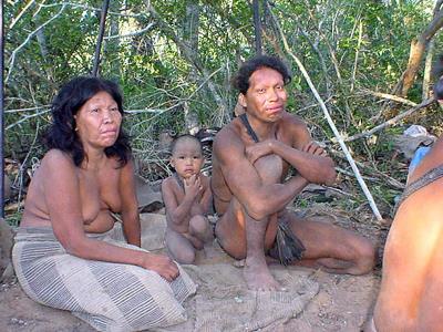 Indígenas Ayoreo,  un reducto de ellos viven  aislados en la jungla de el Chaco paraguayo. 