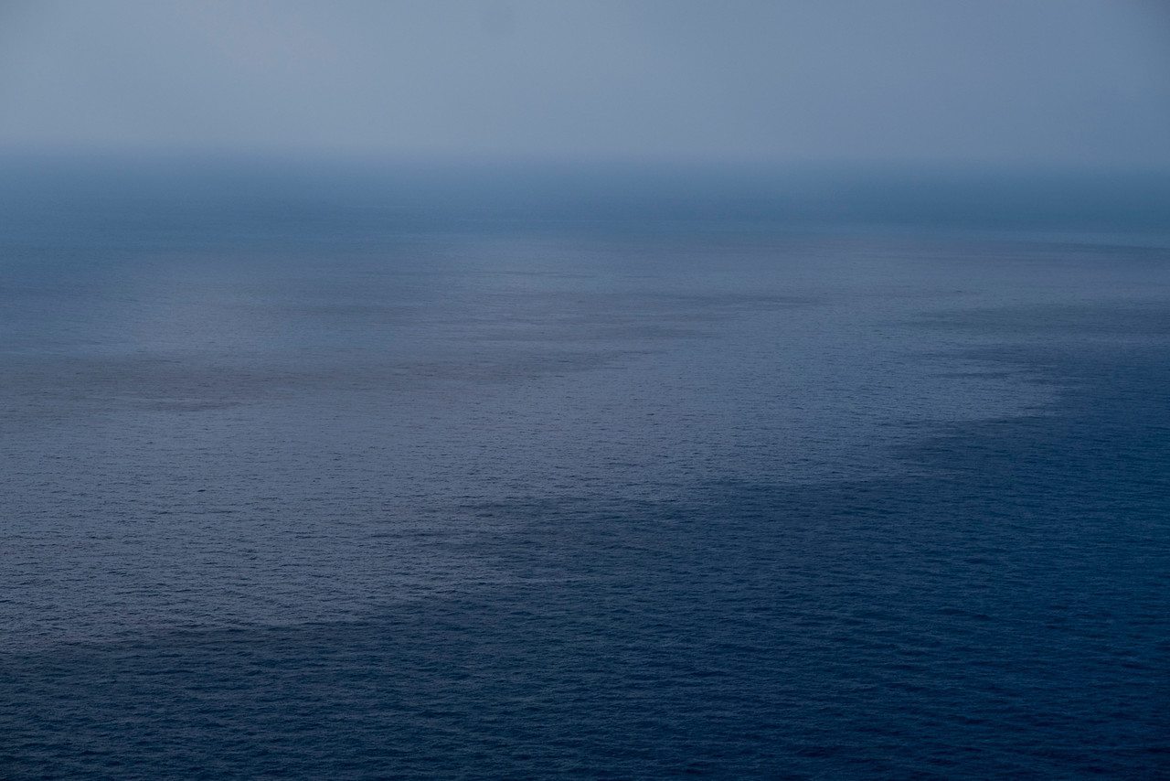 Vista aérea de la mancha de fuel que sale del barco ruso Oleg Naydenov, hundido en aguas canarias. EFE/Pedro Armestre/Greenpeace