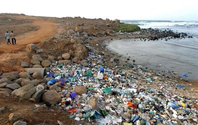 Basura acumulada en una zona de costa del Atlántico cerca de Dakar (Senegal). 