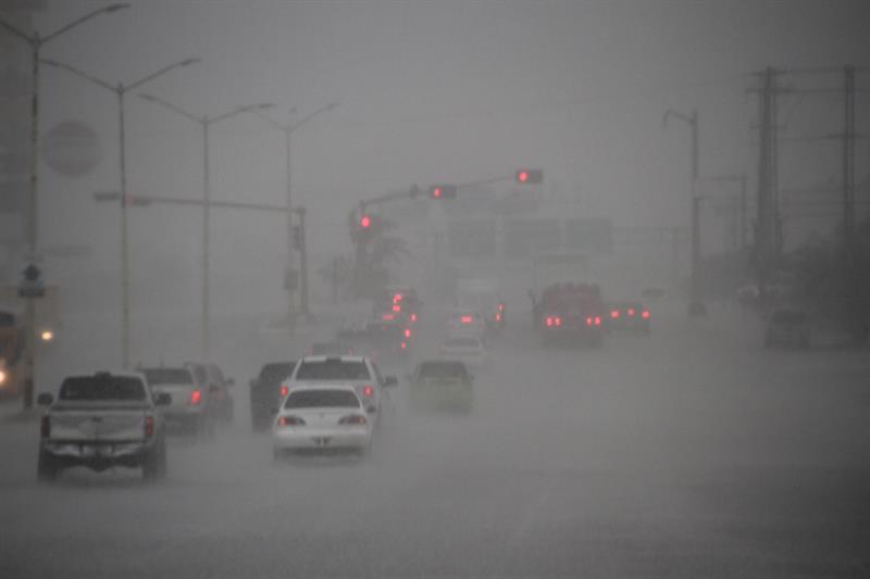La tormenta tropical Frank se aleja de la costa noroccidental de México.