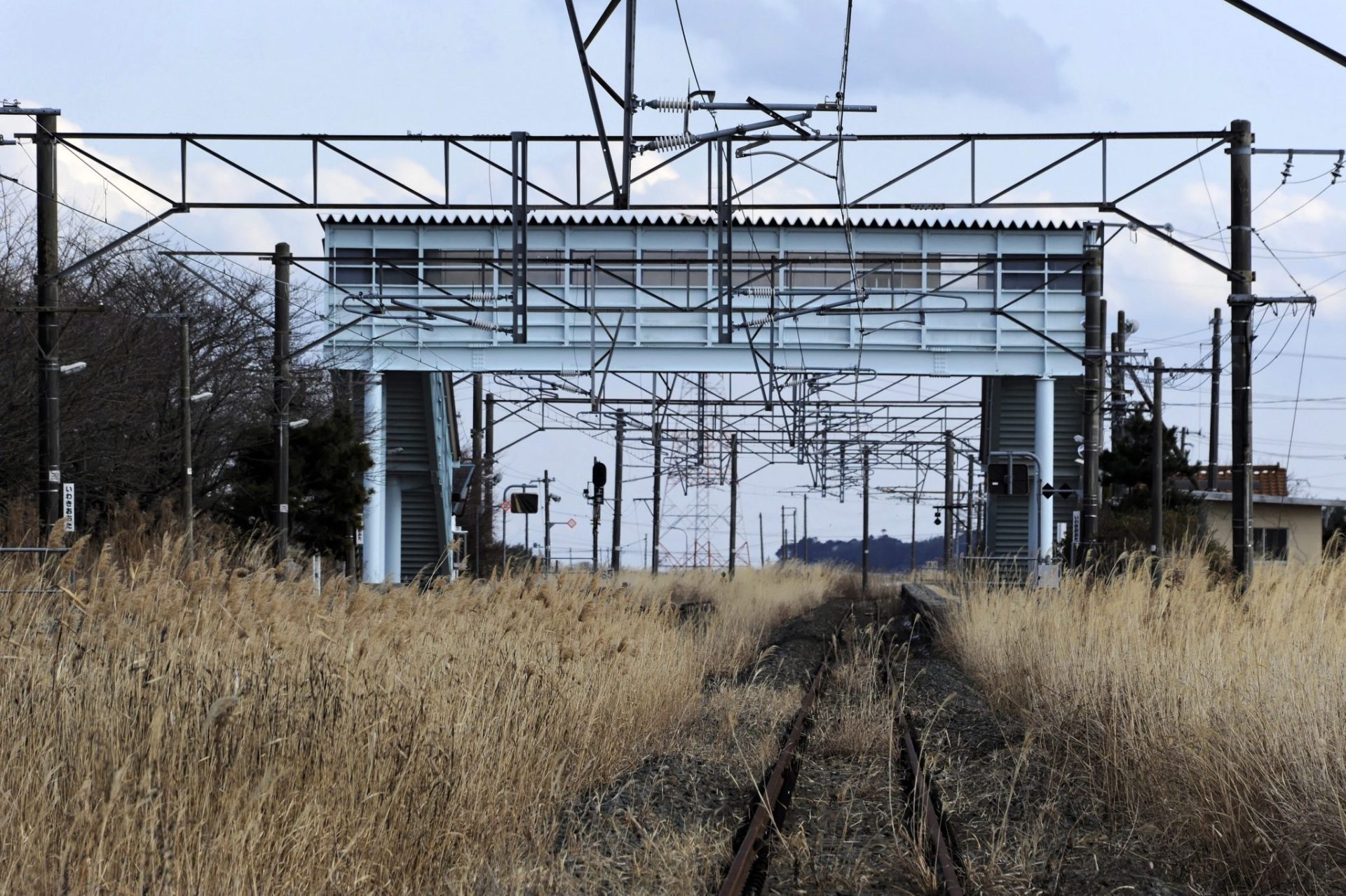 la abandonada estación ferroviaria de Minamisoma (Japón)