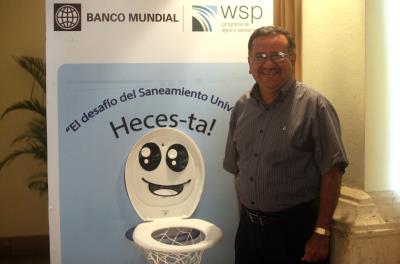 Nelson Medina, coordinador del programa Agua y Saneamiento del Banco Mundial, en la presentación de una campaña en Managua.