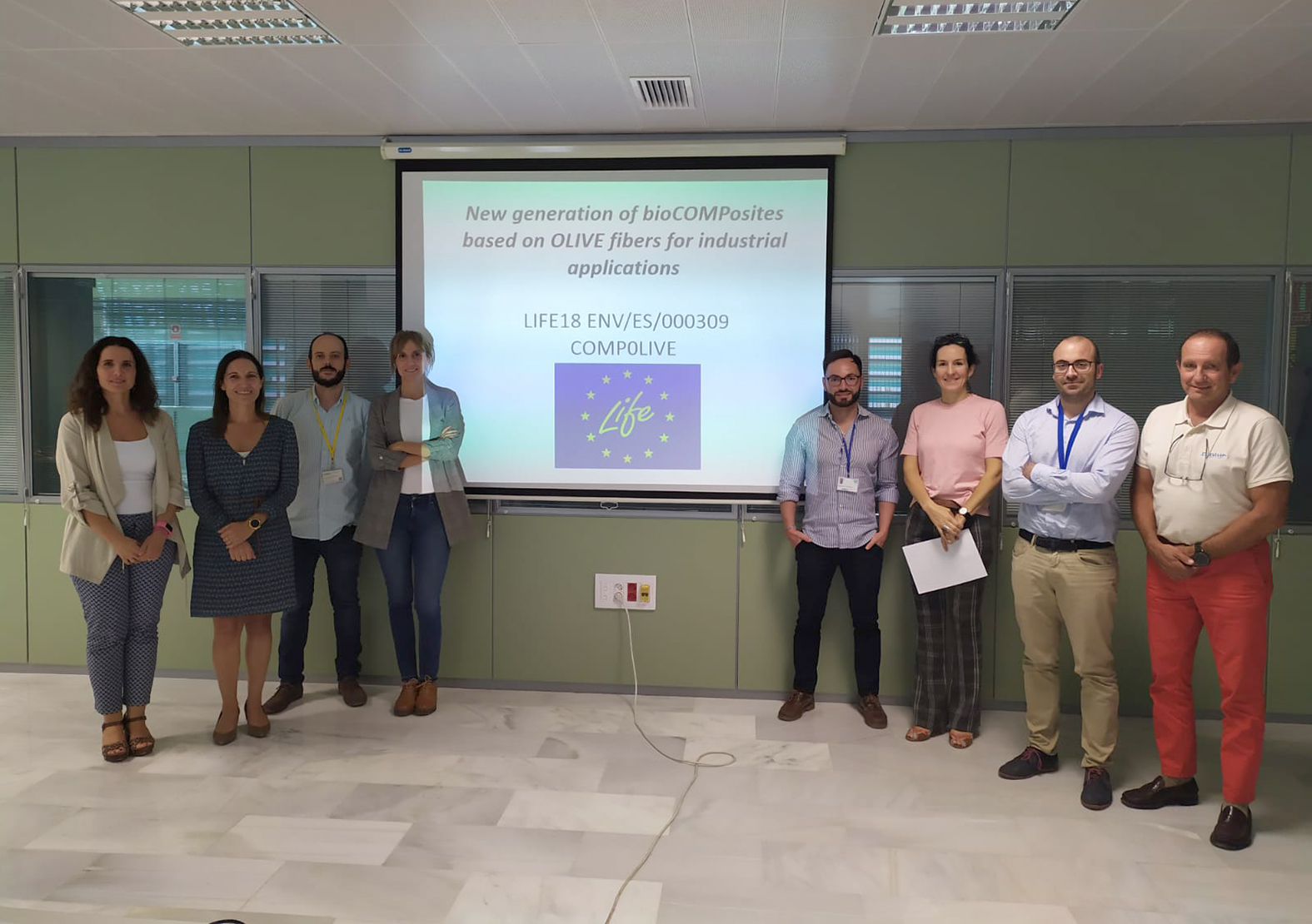 La investigadora Mª Dolores La Rubia, segunda por la izquierda, junto a otros miembros del consorcio del proyecto Life Compolive.