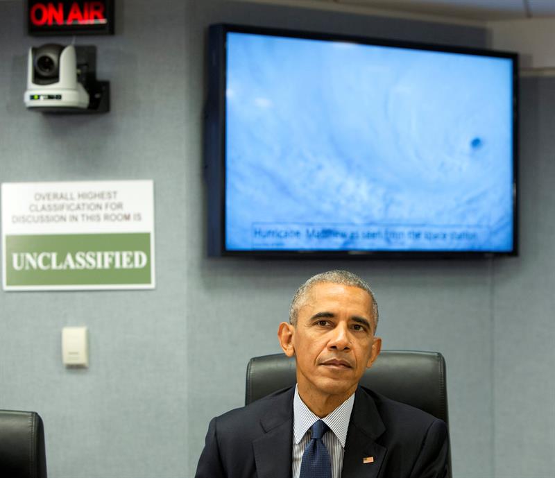 Obama ayer, día 5, en la reunión de la FEMA ante la llegada del tifón a Florida. 