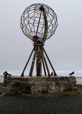 Esfera armilar, que marca 71º10'21", la latitud del Cabo Norte, el punto más septentrional del continente europeo
