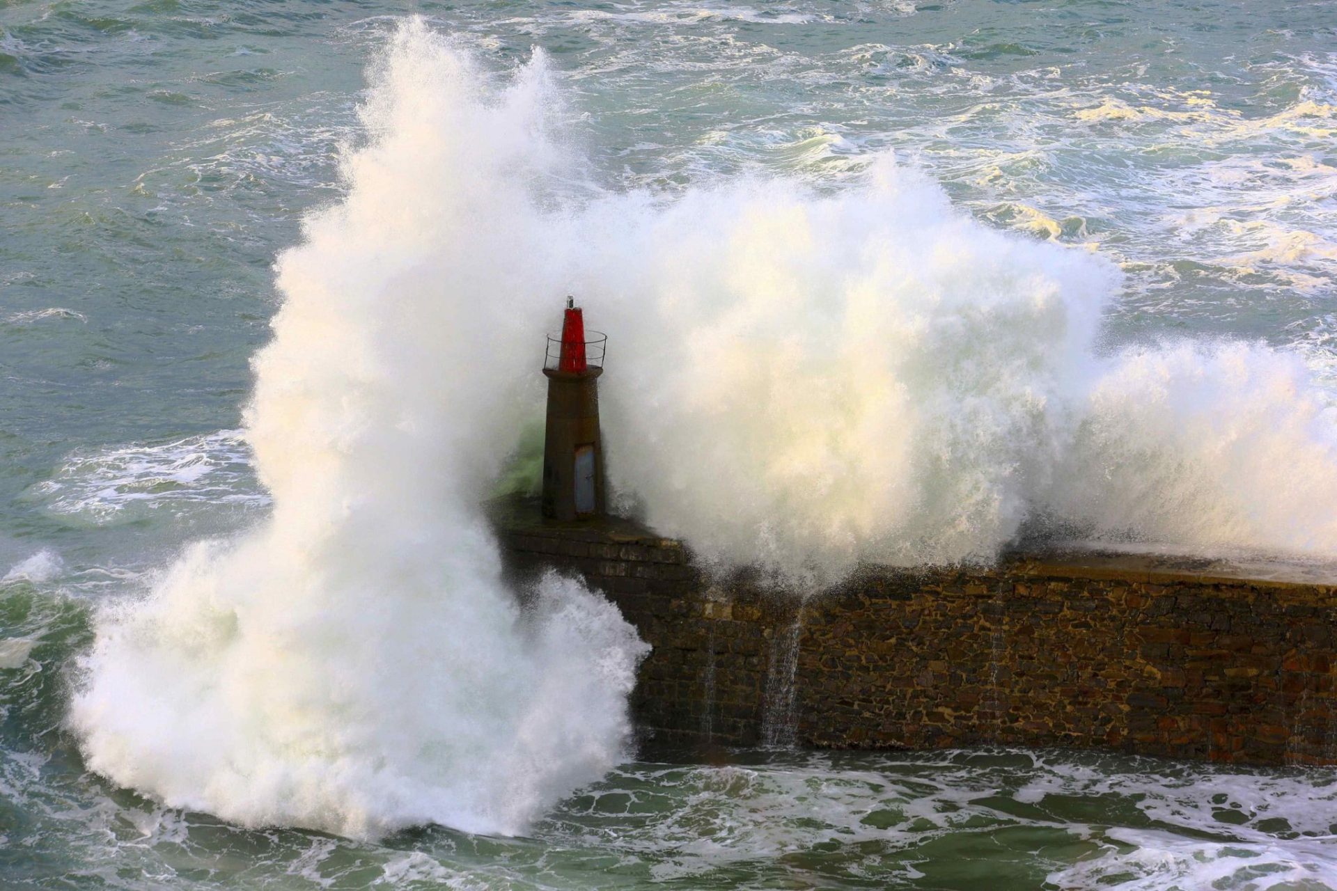 La boya oceanográfica de Cudillero registra hoy olas de casi 7 metros.