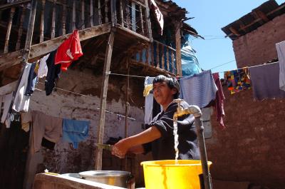 Grifo público de agua potable en una población de Colombia.