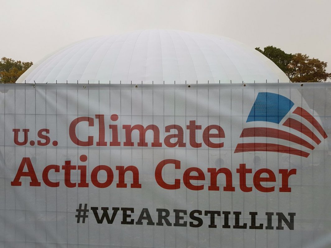 cartel de la plataforma #WeAreStillIn"