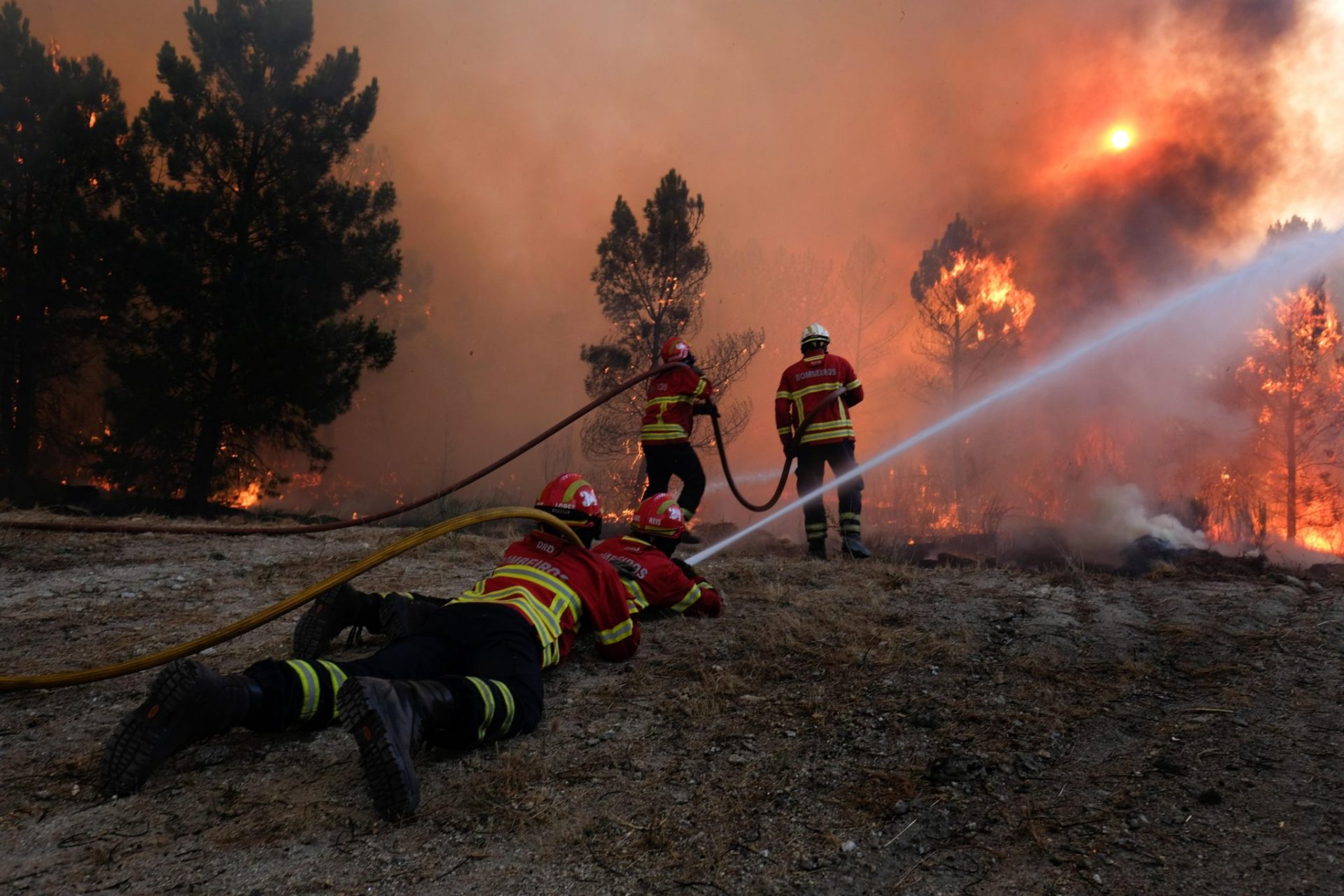 Sólo queda activo uno de los incendios de Portugal.