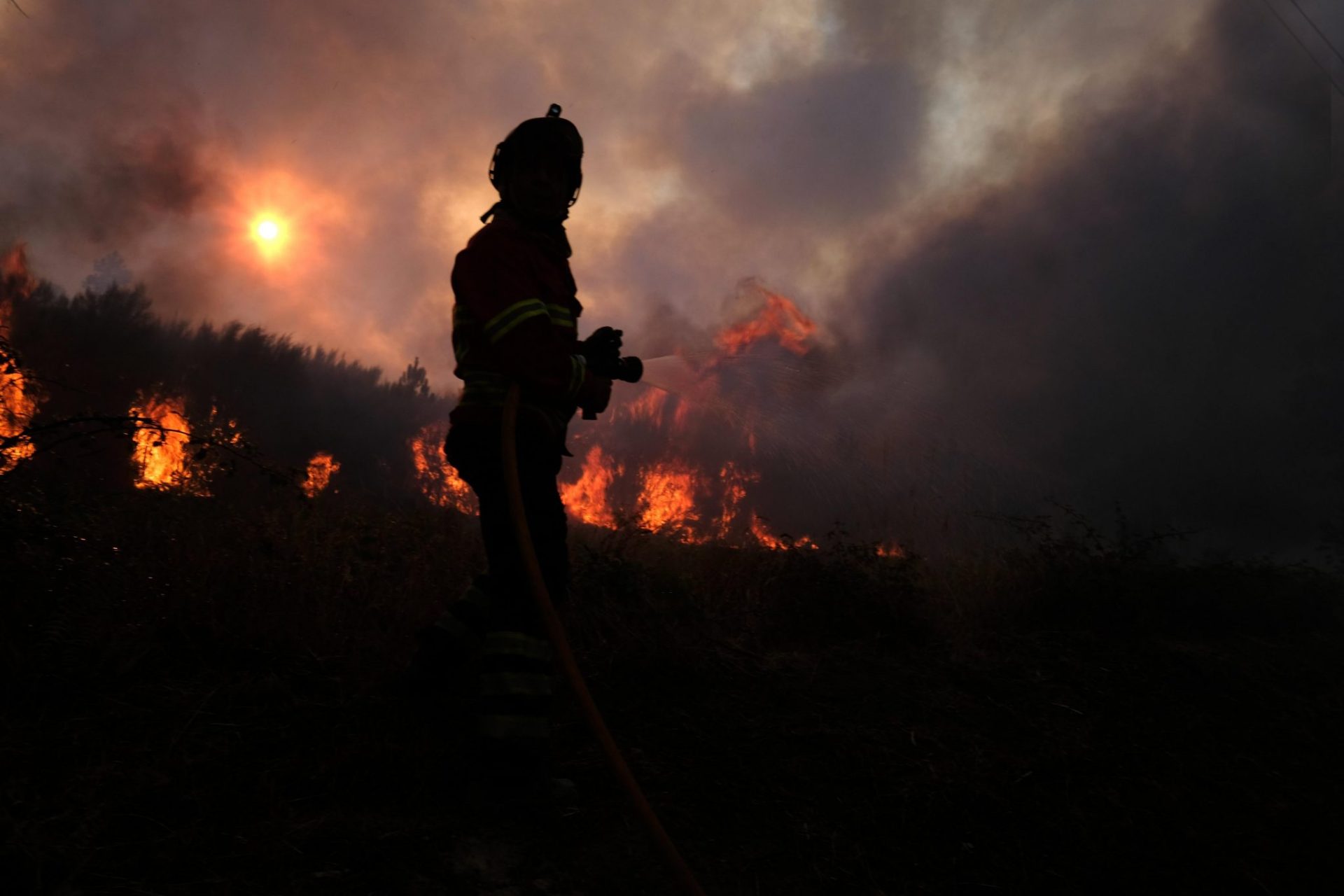 La UME de León se une a la lucha contra los incendios de Portugal.