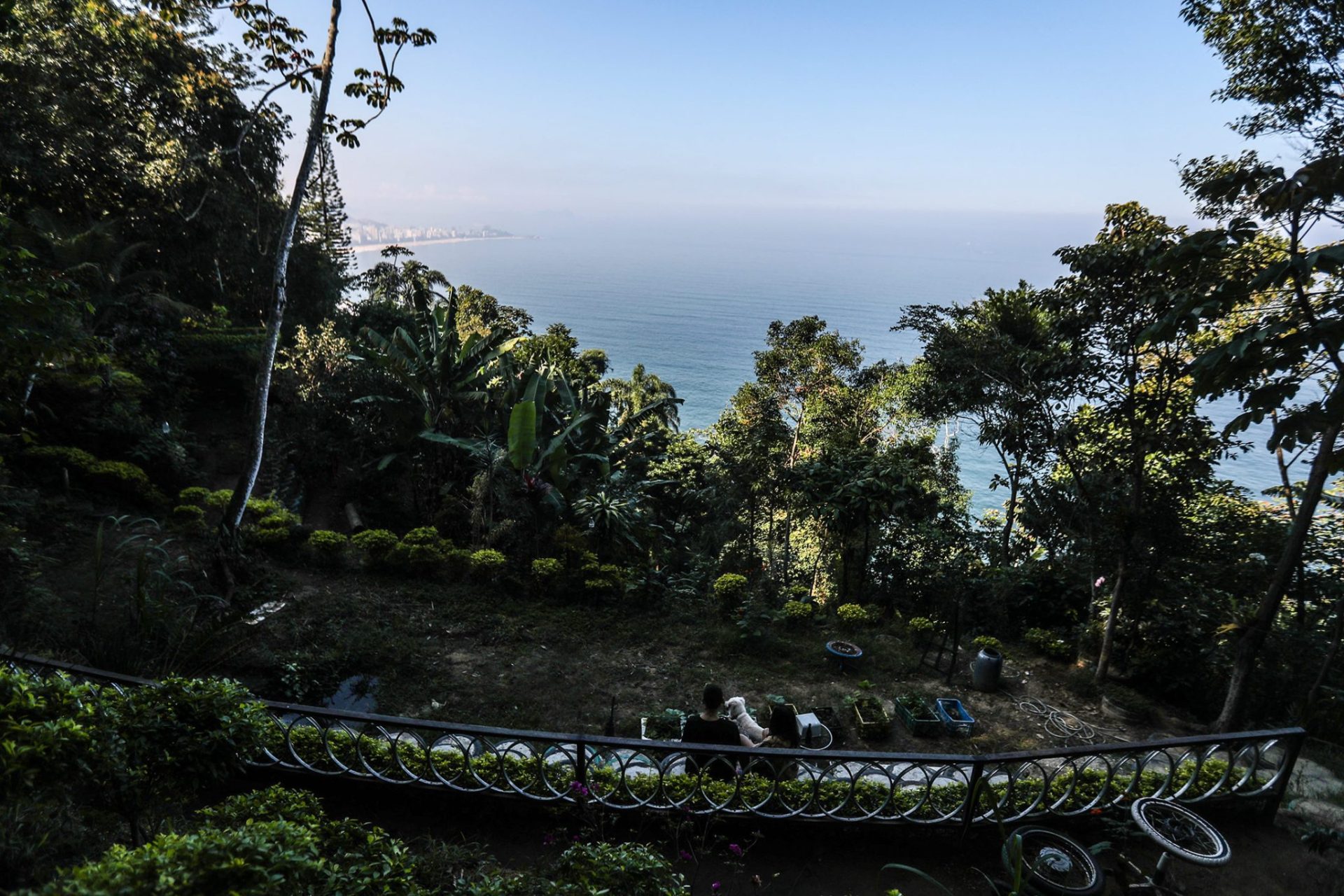 Un parque ecológico nacido de un basurero da paz a una favela de Río de Janeiro.