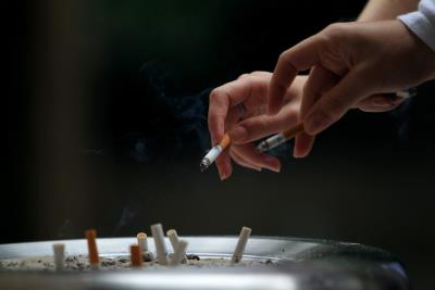 Los especialistas han determinado que los desechos del tabaco contienen más de 7.000 químicos tóxicos que envenenan no solo la atmósfera, sino los suelos, mares y los cursos de agua.