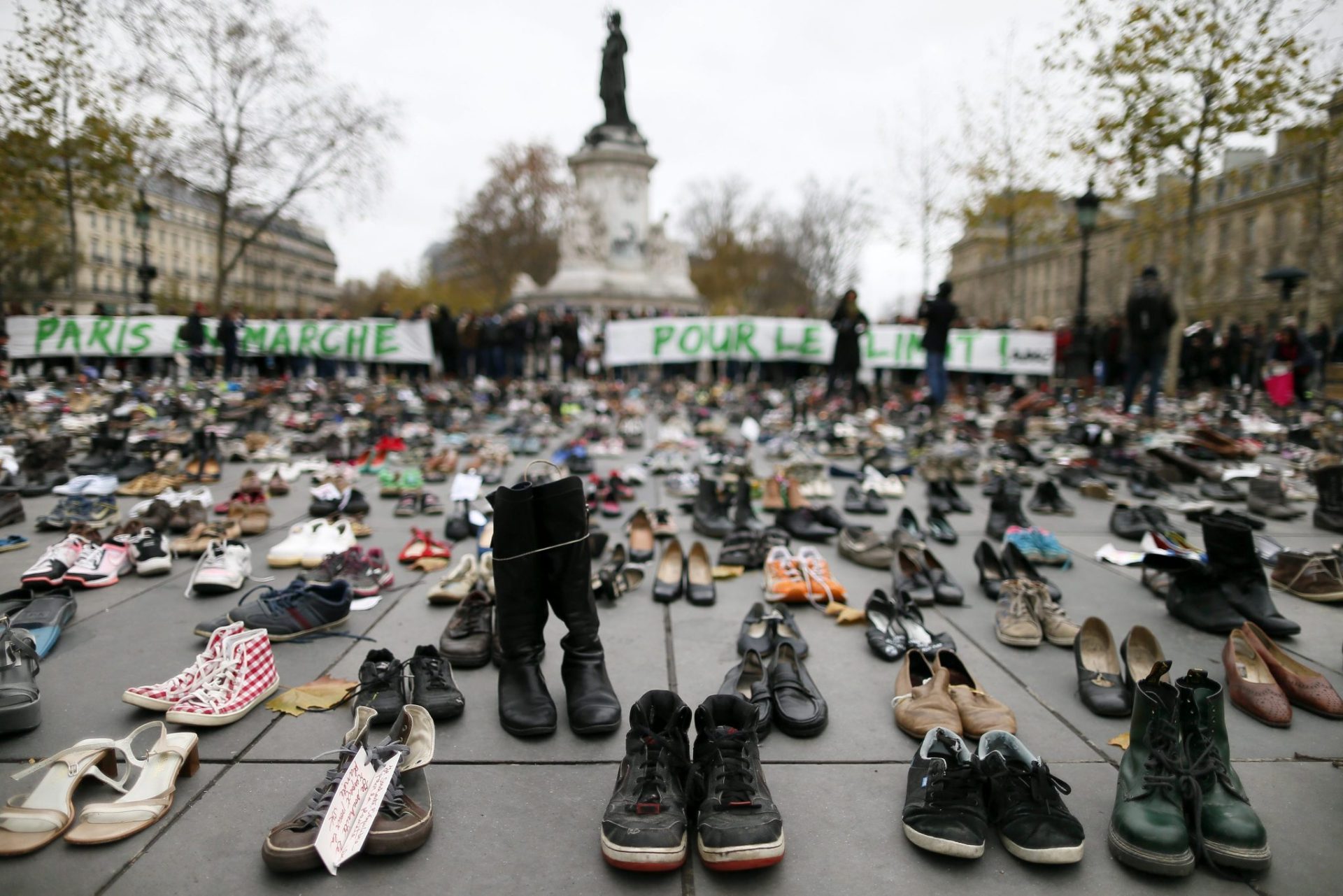Zapatos ayer en la Plaza de la República de París recordando a las víctimas del terrorismo.