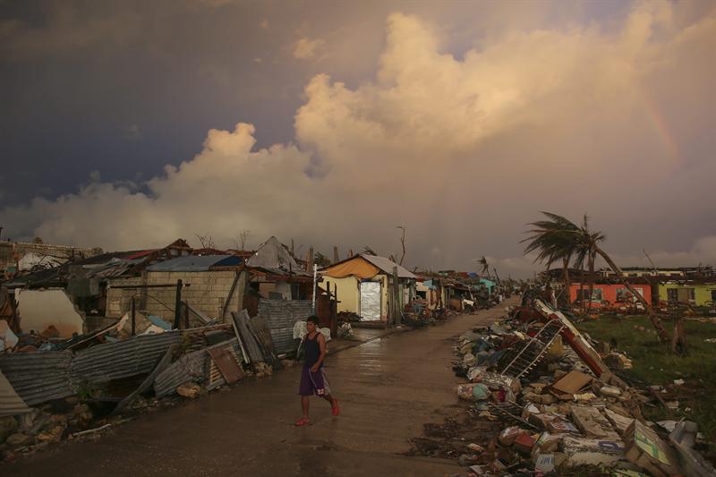 El tifón Haiyan, el más fuerte registrado y el tercer desastre más mortífero en la historia reciente de Filipinas dejó así la ciudad de Guiuan, en la Isla de Samar .