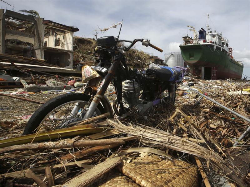 Imagen del desastre material dejado por el tifón Haiyan en Tacloban (Filipinas).